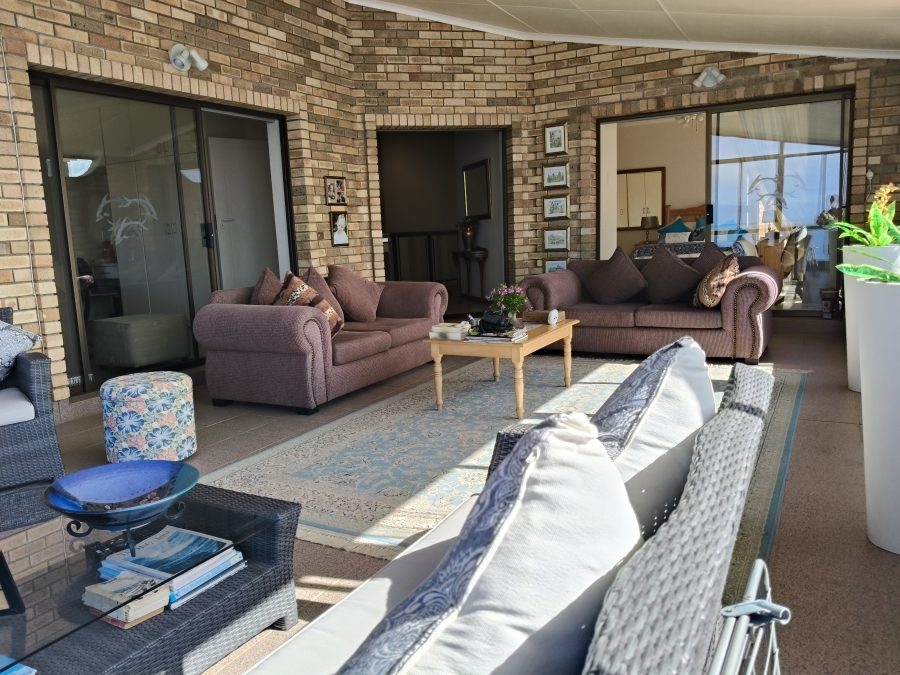 4 Bedroom Property for Sale in Wavecrest Eastern Cape
